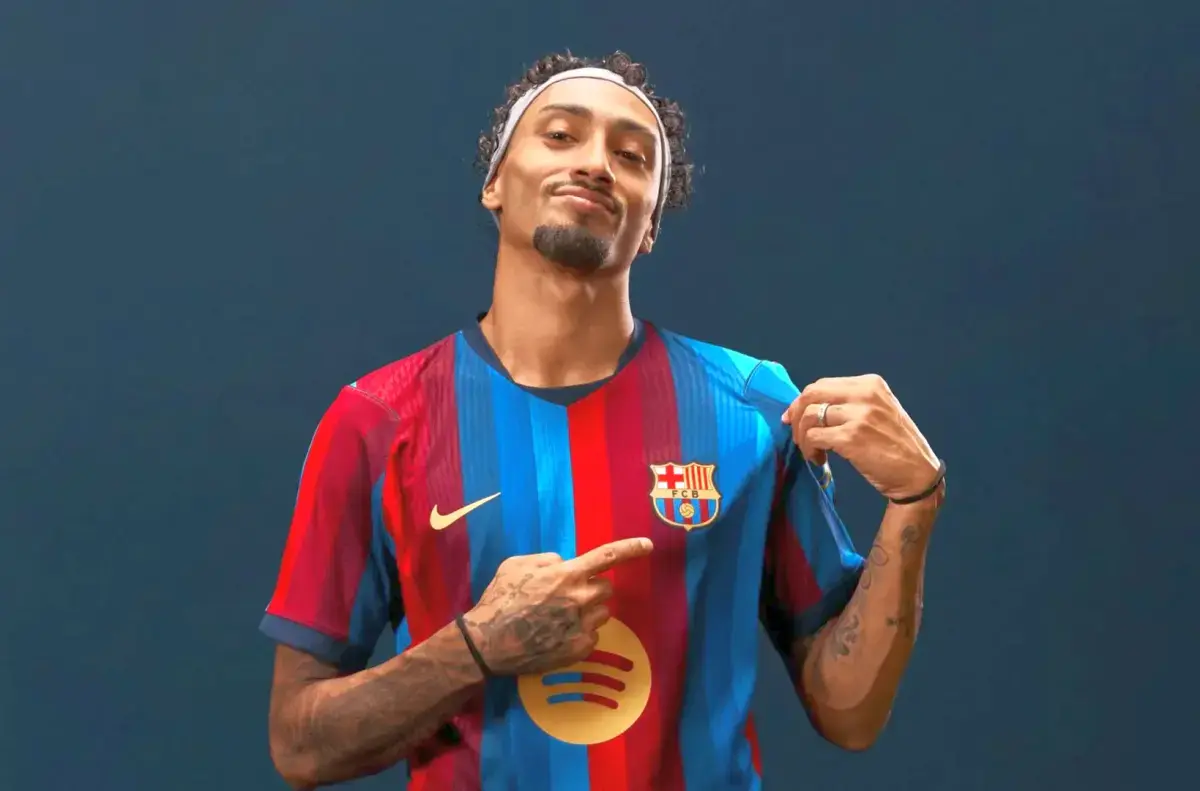 FC Barcelona și-a prezentat noul echipament. „Inspirat de fațada noului stadion renovat”