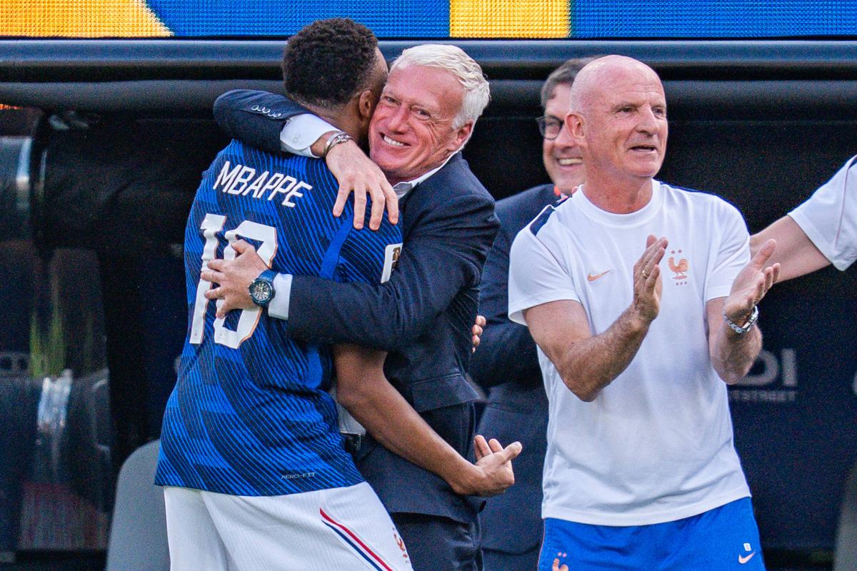 Imaginile Mondialului: gestul suprem făcut de Didier Deschamps în fața lui Mbappe, la schimbare!