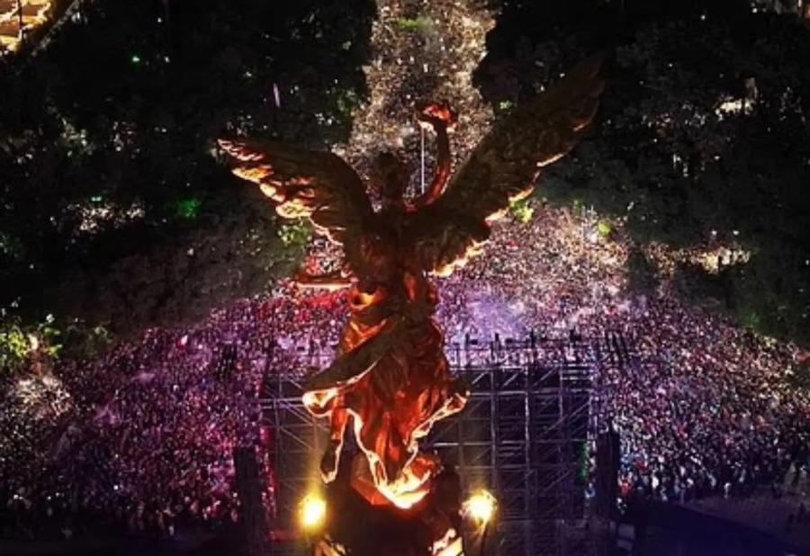 Sute de mii de fani au celebrat, în piața de lângă „Îngerul Independenței” din Mexico City, victoria cu Ecuador (2-0) din „16-imile” CM 2026 Tragedie după calificare în Mexico City » O suporteră de 19 ani a decedat asfixiată în îmbulzeală!