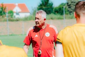 Ce îl îngrijorează pe Cristiano Bergodi cu o săptămână înaintea startului și pe cine vede favorită la titlu