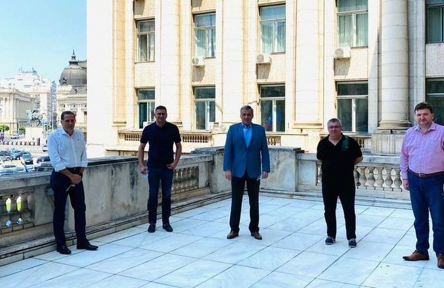 Dan Cristian Popescu, al doilea din stânga Dan Cristian Popescu, al doilea din stânga