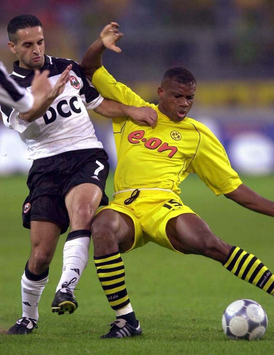 Aliuță în duel cu Sunday Oliseh, într-un meci european între Șahtior și Borussia Dortmund » Sursă foto: Getty Aliuță în duel cu Sunday Oliseh, într-un meci european între Șahtior și Borussia Dortmund » Sursă foto: Getty