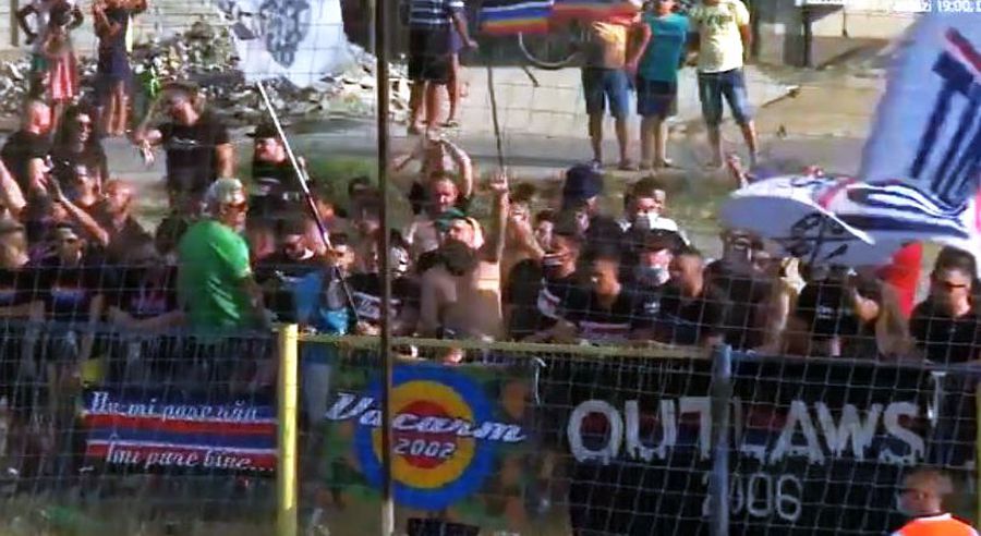La meci au asistat aproximativ 400 de fani ai „militarilor”. Aceștia și-au susținut echipa din spatele gardurilor, fapt interzis de regulament // Captură Digi Sport La meci au asistat aproximativ 400 de fani ai „militarilor”. Aceștia și-au susținut echipa din spatele gardurilor, fapt interzis de regulament // Captură Digi Sport