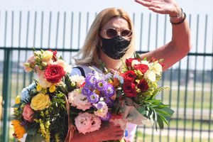 Medaliații olimpici de la canotaj s-au întors în România! Ministrul Novak nu a venit + Lipă s-a luat de ministrul Transporturilor