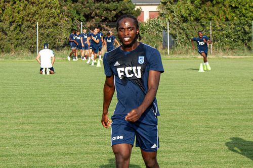 Sekou Sidibe (20 de ani), considerat unul dintre cei mai talentaţi tineri jucători din Olanda, a fost titularizat sâmbătă la FCU Craiova, în eșecul 1-2 cu Voluntari, dar a jucat sub media echipei.