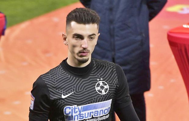 Gigi Becali a pus mâna pe telefon și a sunat în vestiar! Jucătorii l-au ascultat o oră: „Băi Vlade, tu nici muște nu poți să prinzi!”