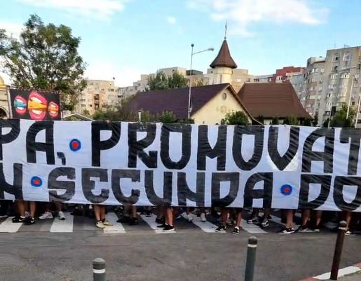 FOTO Protest al fanilor CSA Steaua la MApN 01.08.2022