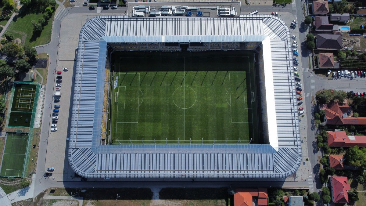 Gazeta a asistat la meciul viitoarei adversare a FCSB-ului în Conference: în jurul cui se învârte jocul + atmosferă, absențe și reveniri