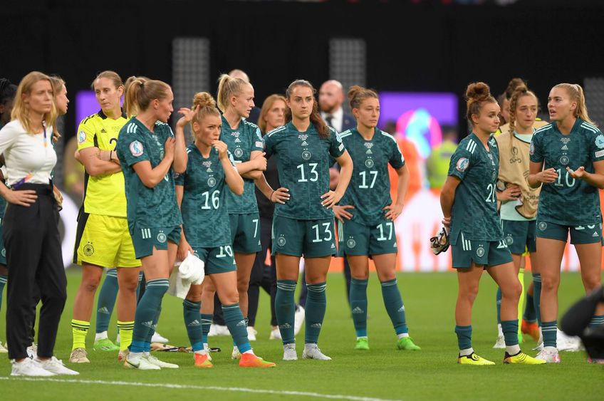 Jucătoarele Germaniei, dezamăgite după final cu Anglia // Foto: Getty Images