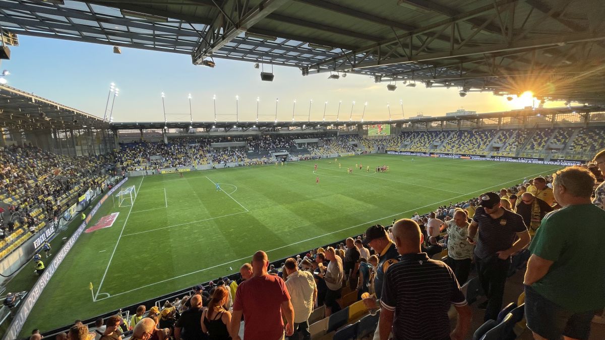 Gazeta a asistat la meciul viitoarei adversare a FCSB-ului în Conference: în jurul cui se învârte jocul + atmosferă, absențe și reveniri