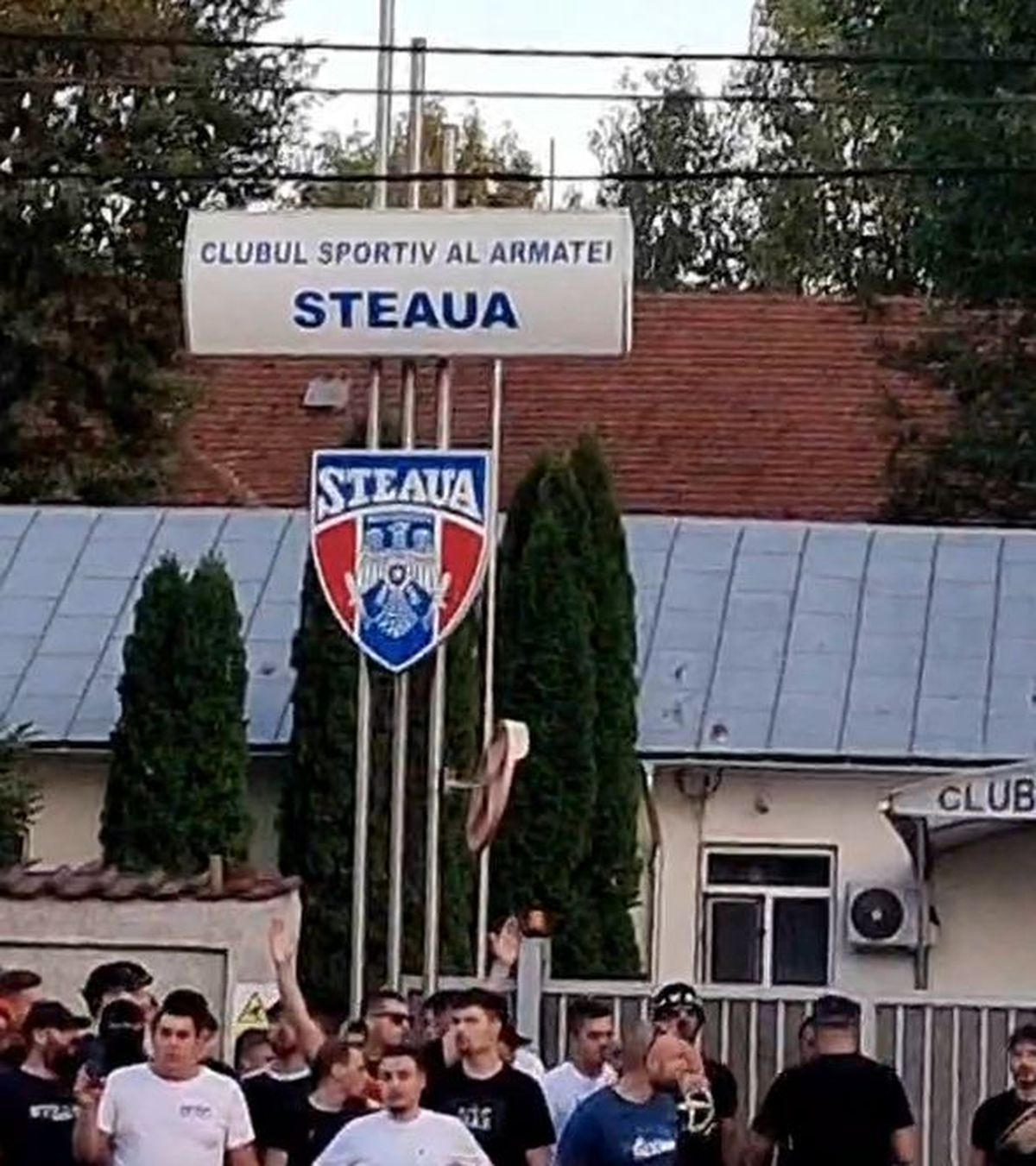 FOTO Protest al fanilor CSA Steaua la MApN 01.08.2022