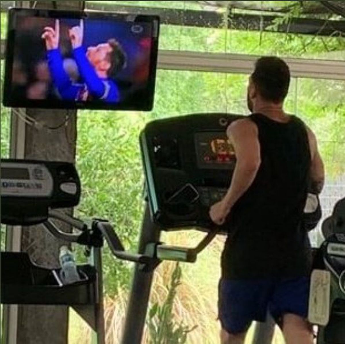 VAR-ul românesc face înconjurul lumii » Val de ironii după faza de cascadorii râsului din FCSB - FCU Craiova