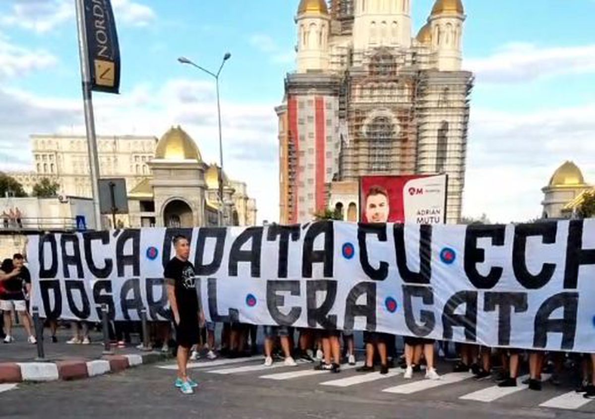 FOTO Protest al fanilor CSA Steaua la MApN 01.08.2022