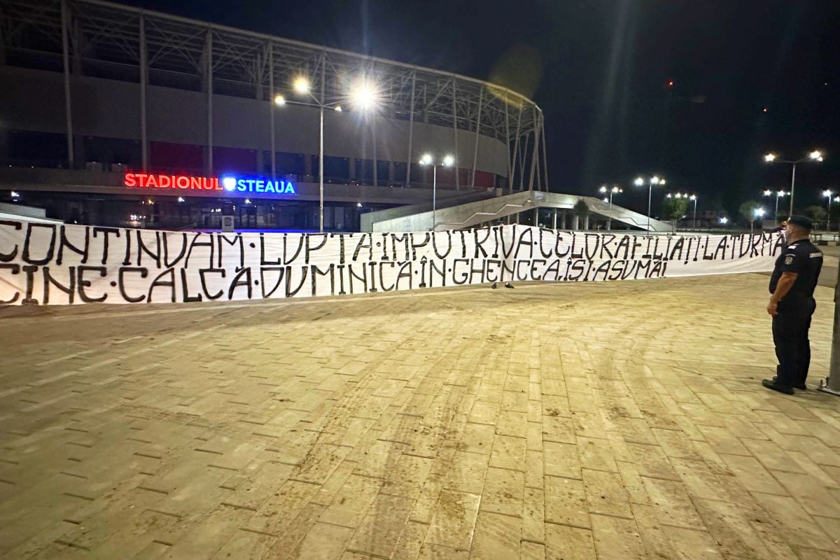Imaginea anului 2023 la stadionul Steaua » Mesaj amenințător validat de un jandarm îngăduitor: „Cine calcă duminică în Ghencea își asumă!”