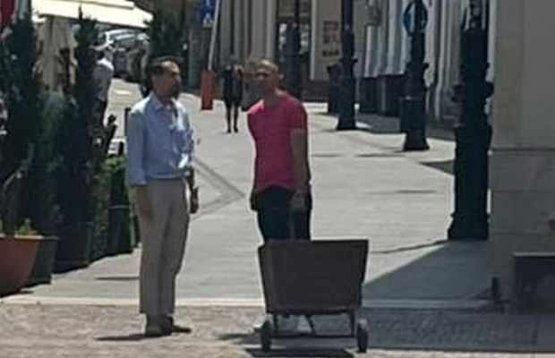 Surprins cu un căruț prin centrul Craiovei, Claudiu Răducanu a luat atitudine: „Nu îmi este rușine, nu o să mă denigrați”