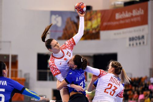 Monika Kobylinska în acțiune într-un meci al naționalei Poloniei Foto Imago