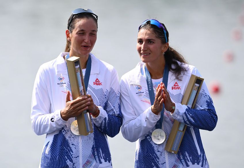 Momentul în care Simona Radiș și Ancuța Bodnar sunt copleșite de lacrimi pe podium / FOTO: Raed Krishan (Gazeta Sporturilor)