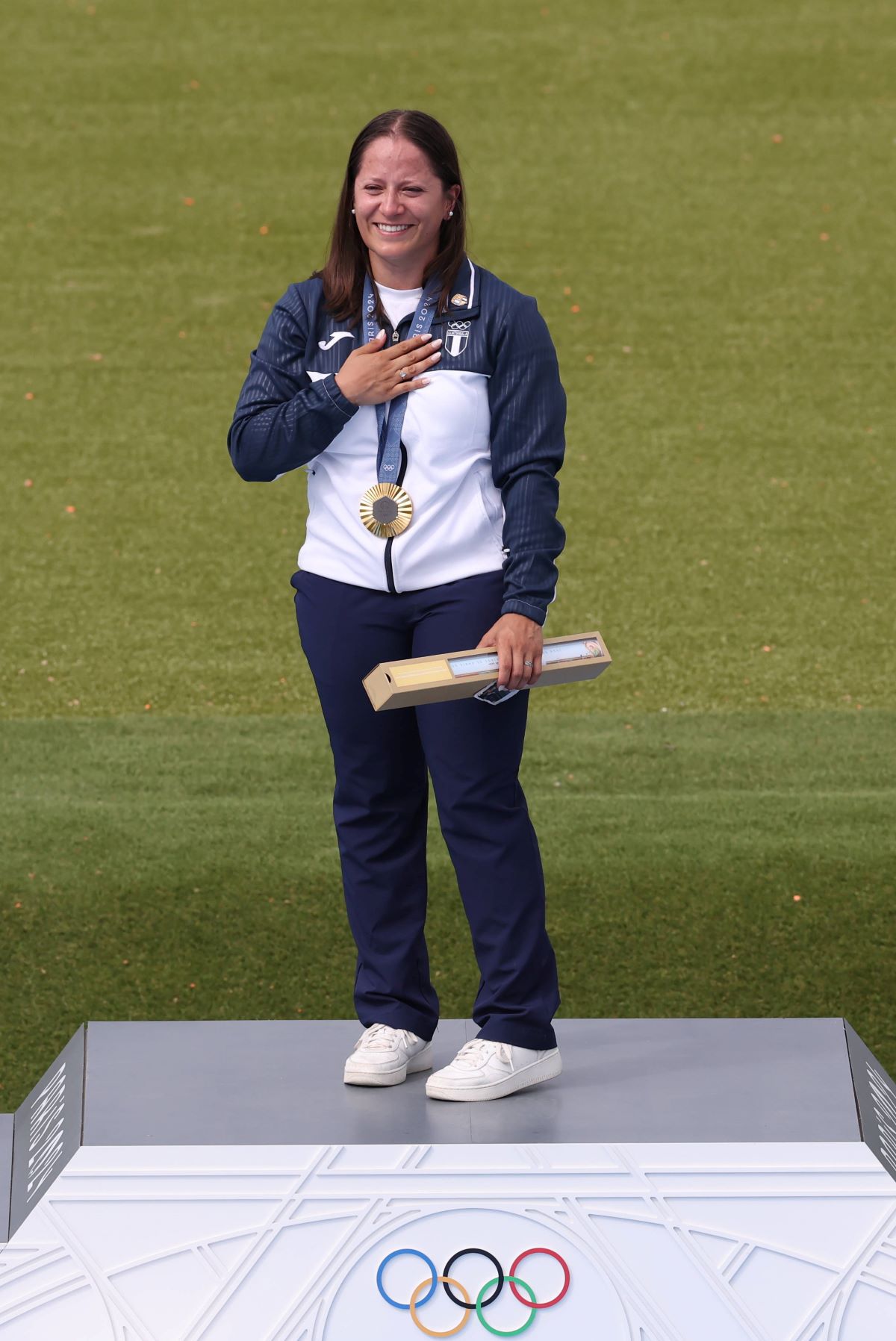 A adus prima medalie de aur țării cu populație asemănătoare cu a României, cu nou record olimpic! » Fosta gimnastă, care și-a rupt coloana înaintea JO de la Londra, se angajase voluntar în 2016 » Și acolo s-a îndrăgostit de sportul în care excelează acum!