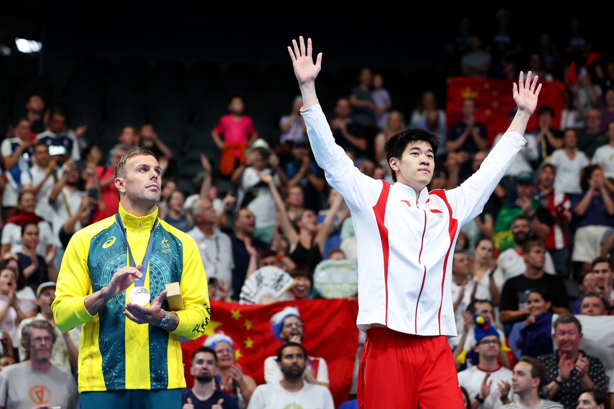 La două ore după semifinalele probei de 100 m liber din Singapore, Pan Zhanle și David Popovici au apărut într-o imagine neașteptată