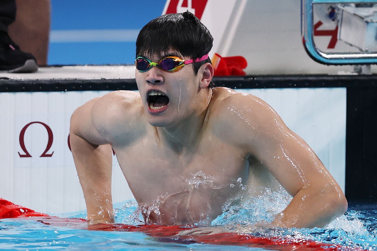 La două ore după semifinalele probei de 100 m liber din Singapore, Pan Zhanle și David Popovici au apărut într-o imagine neașteptată