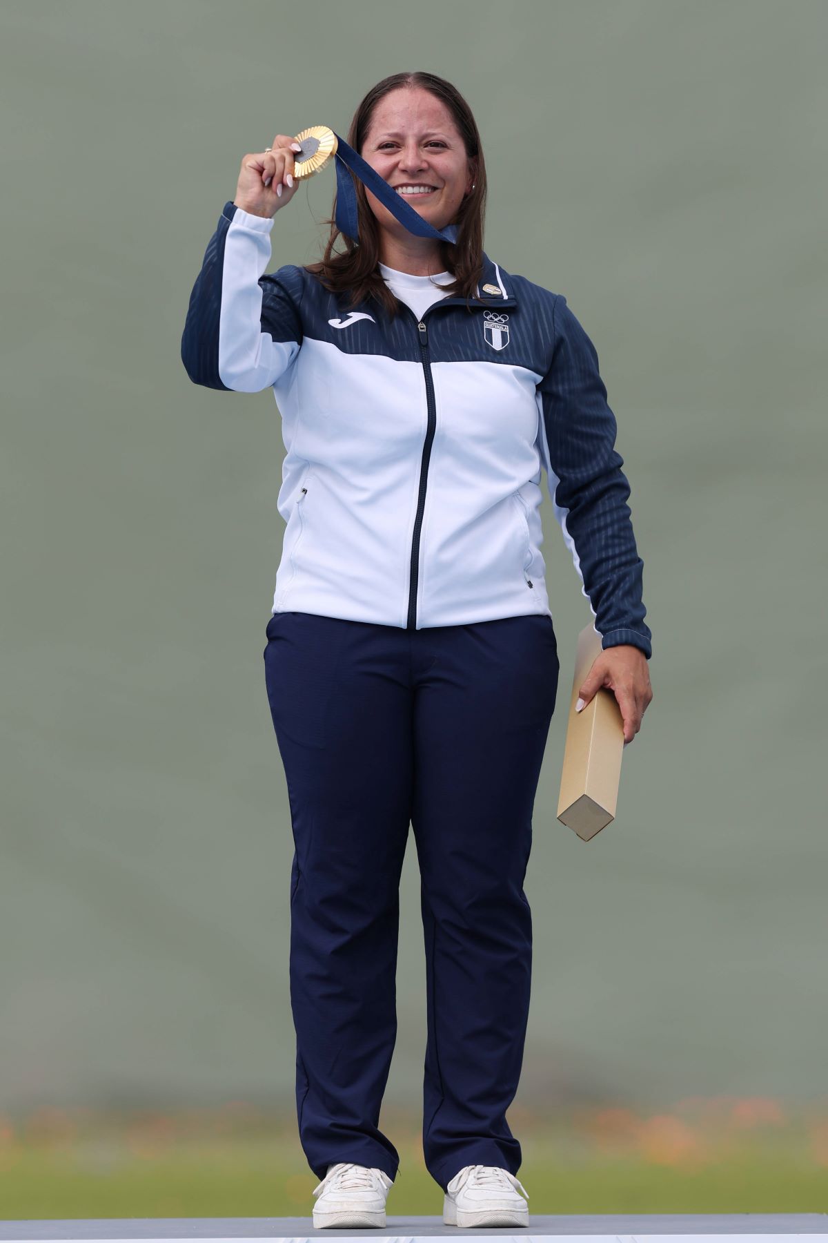 A adus prima medalie de aur țării cu populație asemănătoare cu a României, cu nou record olimpic! » Fosta gimnastă, care și-a rupt coloana înaintea JO de la Londra, se angajase voluntar în 2016 » Și acolo s-a îndrăgostit de sportul în care excelează acum!