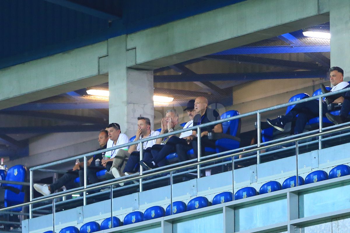 Neluțu Varga a venit din Burkina Faso ca să vadă de pe stadion meciul lui CFR Cluj! Invitat special din politica românească