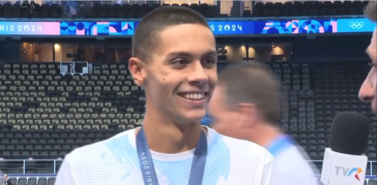 La două ore după semifinalele probei de 100 m liber din Singapore, Pan Zhanle și David Popovici au apărut într-o imagine neașteptată