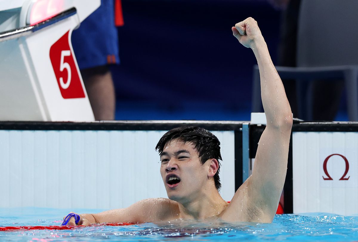 La două ore după semifinalele probei de 100 m liber din Singapore, Pan Zhanle și David Popovici au apărut într-o imagine neașteptată