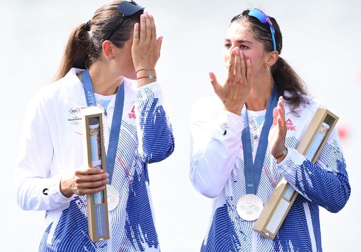 Momentul în care Simona Radiș și Ancuța Bodnar sunt copleșite de lacrimi pe podium / FOTO: Raed Krishan (Gazeta Sporturilor)