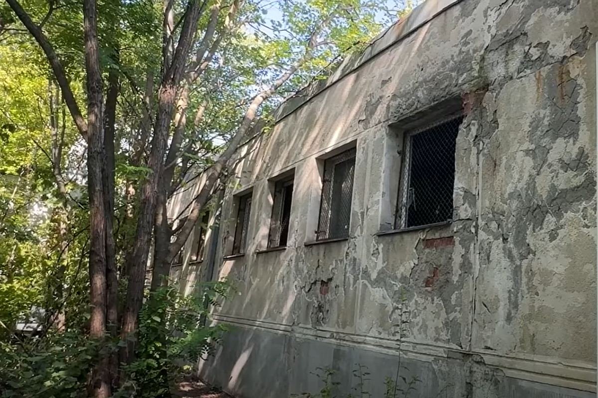 Imaginile nepăsării » Statul român se mândrește cu David Popovici, însă bazinul în care ar fi trebuit să se antreneze se află în paragină