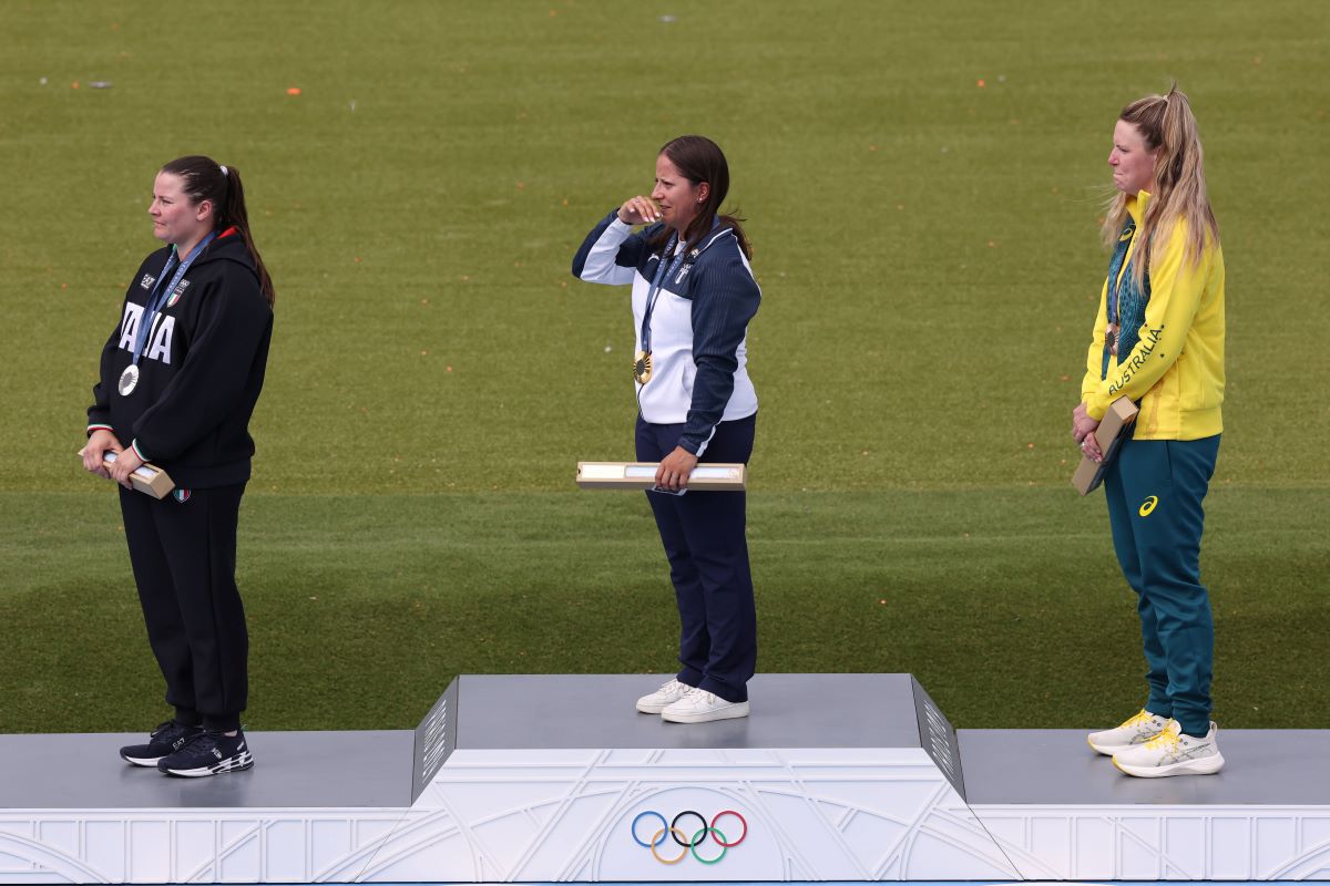 A adus prima medalie de aur țării cu populație asemănătoare cu a României, cu nou record olimpic! » Fosta gimnastă, care și-a rupt coloana înaintea JO de la Londra, se angajase voluntar în 2016 » Și acolo s-a îndrăgostit de sportul în care excelează acum!