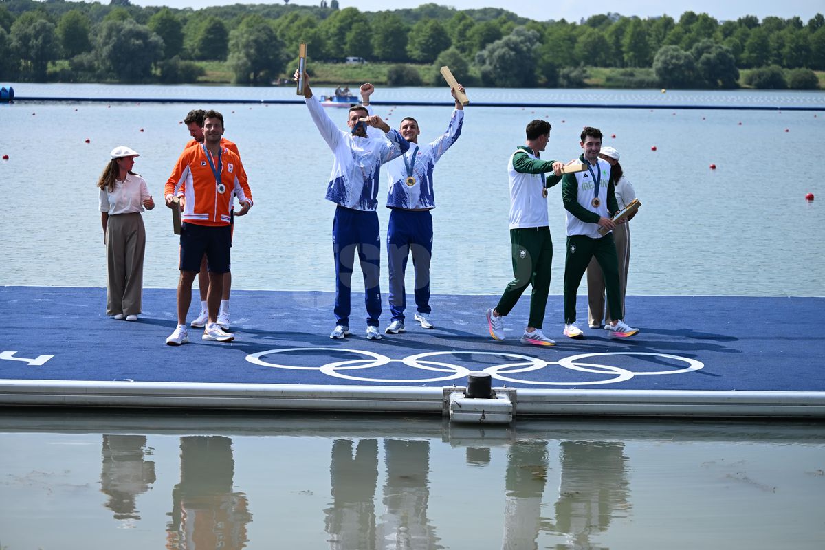 Andrei Cornea și Marian Enache, campionii de la dublu vâsle: „Nu am cuvinte pentru sentimentul de a fi pe podiumul olimpic” + „Totul a dispărut, a zburat, am devenit mai ușor”