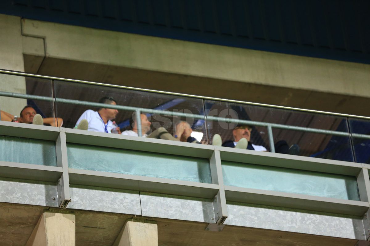 Neluțu Varga a venit din Burkina Faso ca să vadă de pe stadion meciul lui CFR Cluj! Invitat special din politica românească