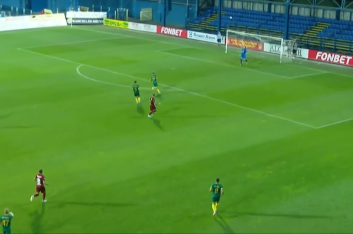 Execuție fină în Neman - CFR Cluj » „Scăriță” de la 25 de metri, direct sub bară!