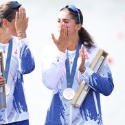 Momentul în care Simona Radiș și Ancuța Bodnar sunt copleșite de lacrimi pe podium / FOTO: Raed Krishan (Gazeta Sporturilor)