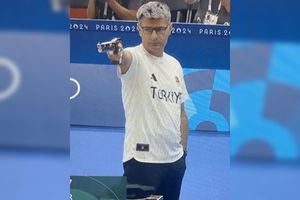 Îl recunoașteți? Vicecampionul olimpic Yusuf Dikec și-a spus povestea uluitoare: „Până la 28 de ani, nu pusesem mâna pe un pistol”