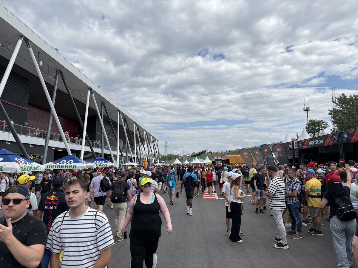 Atenție, Formula 1 nu e pentru oricine: cât costă o felie de pizza, o porție de cartofi sau o Cola » Ce prețuri sunt la MP de la Hungaroring