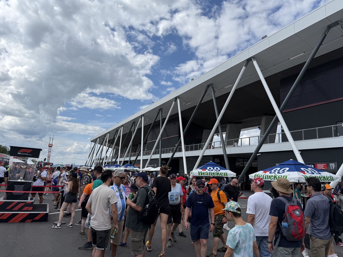 Atenție, Formula 1 nu e pentru oricine: cât costă o felie de pizza, o porție de cartofi sau o Cola » Ce prețuri sunt la MP de la Hungaroring