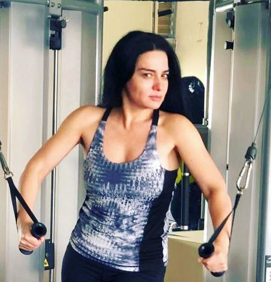 Maria Obretin cochetează de zece ani cu sportul. Foto: Instagram @obretinmaria Pasiunea actriței Maria Obretin: „Am o viteză teribilă” » Înoată zilnic 60 de bazine: „La noi, pe Dunăre, te aruncau în apă și îți spuneau: descurcă-te!”