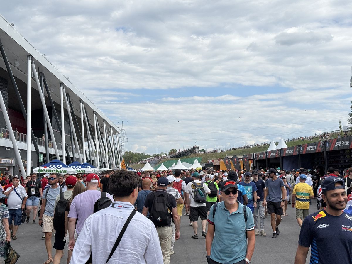 Atenție, Formula 1 nu e pentru oricine: cât costă o felie de pizza, o porție de cartofi sau o Cola » Ce prețuri sunt la MP de la Hungaroring