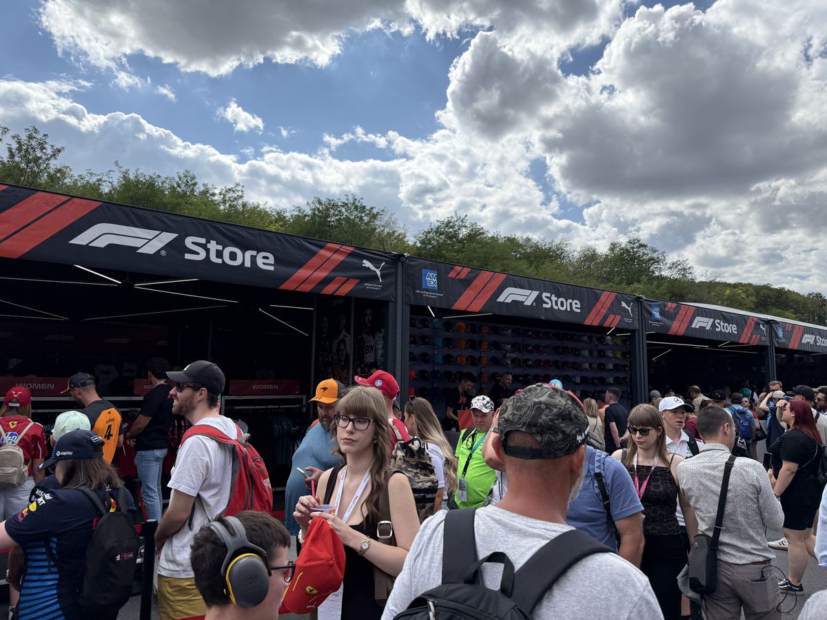 Atenție, Formula 1 nu e pentru oricine: cât costă o felie de pizza, o porție de cartofi sau o Cola » Ce prețuri sunt la MP de la Hungaroring