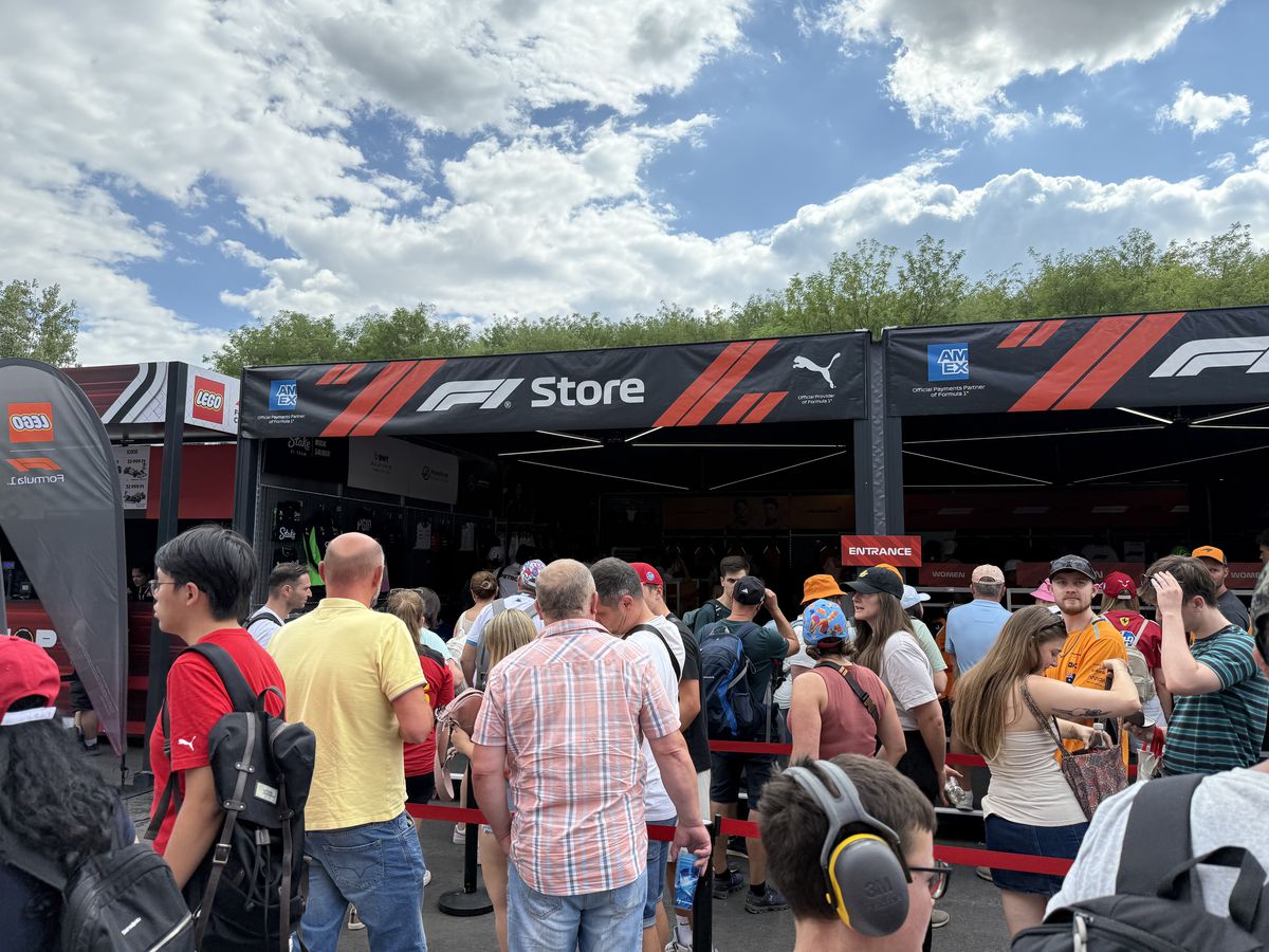 Atenție, Formula 1 nu e pentru oricine: cât costă o felie de pizza, o porție de cartofi sau o Cola » Ce prețuri sunt la MP de la Hungaroring