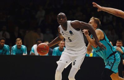 Transfer din Euroligă, de la campioana Franței, pentru CSM Oradea! Uriașul de 2,05 metri a semnat pe 2 ani cu vicecampioana României