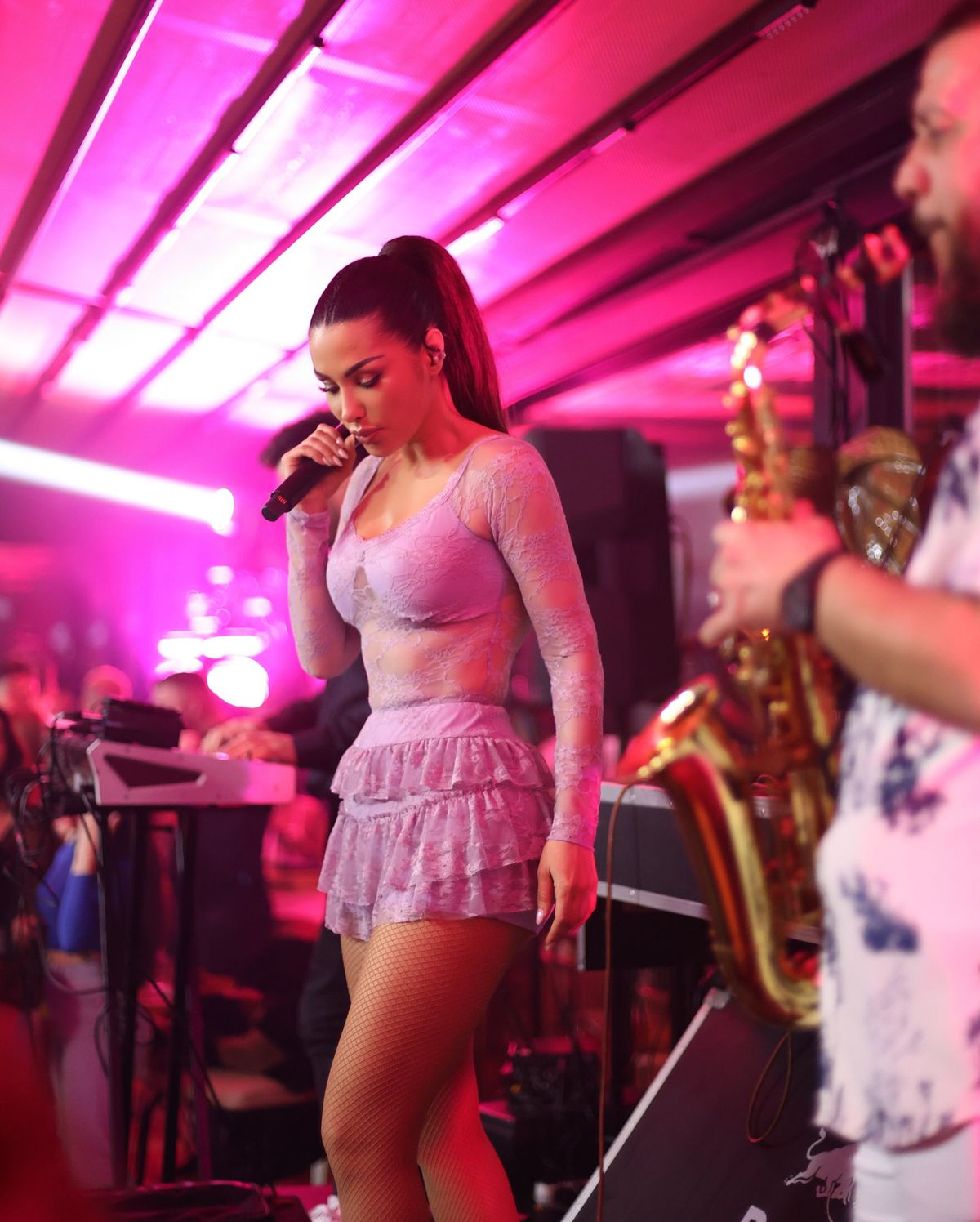 Celebra artistă i-a așteptat pe fotbaliști după victoria cu FCSB » Shkendija a sărbătorit în stradă!