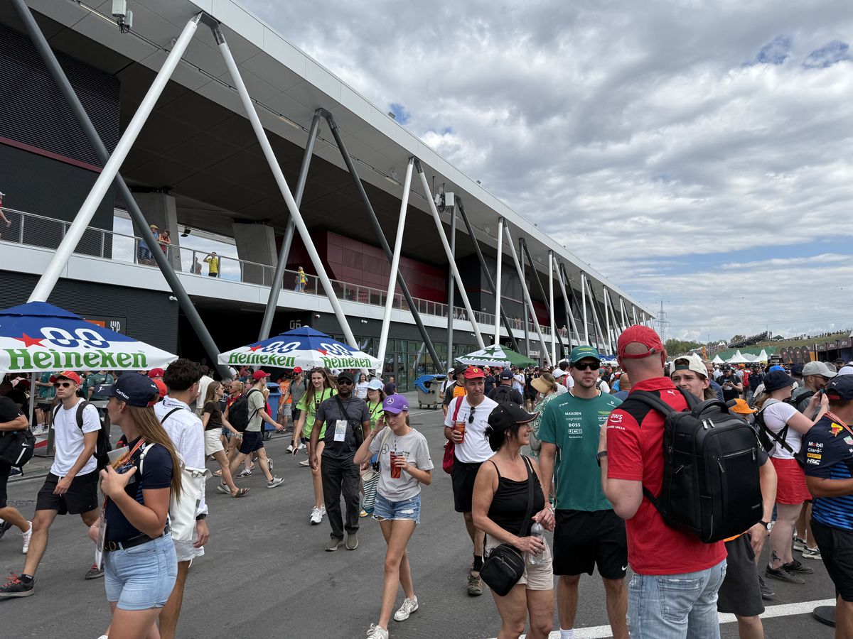 Atenție, Formula 1 nu e pentru oricine: cât costă o felie de pizza, o porție de cartofi sau o Cola » Ce prețuri sunt la MP de la Hungaroring