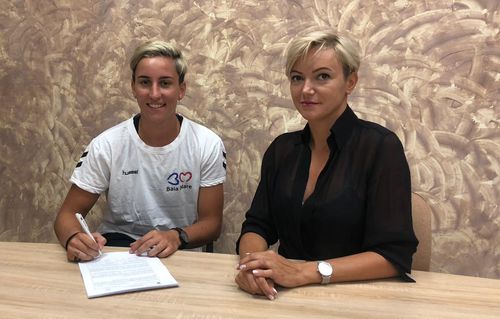 Cristina Laslo a semnat contractul cu Minaur FOTO minaur.ro