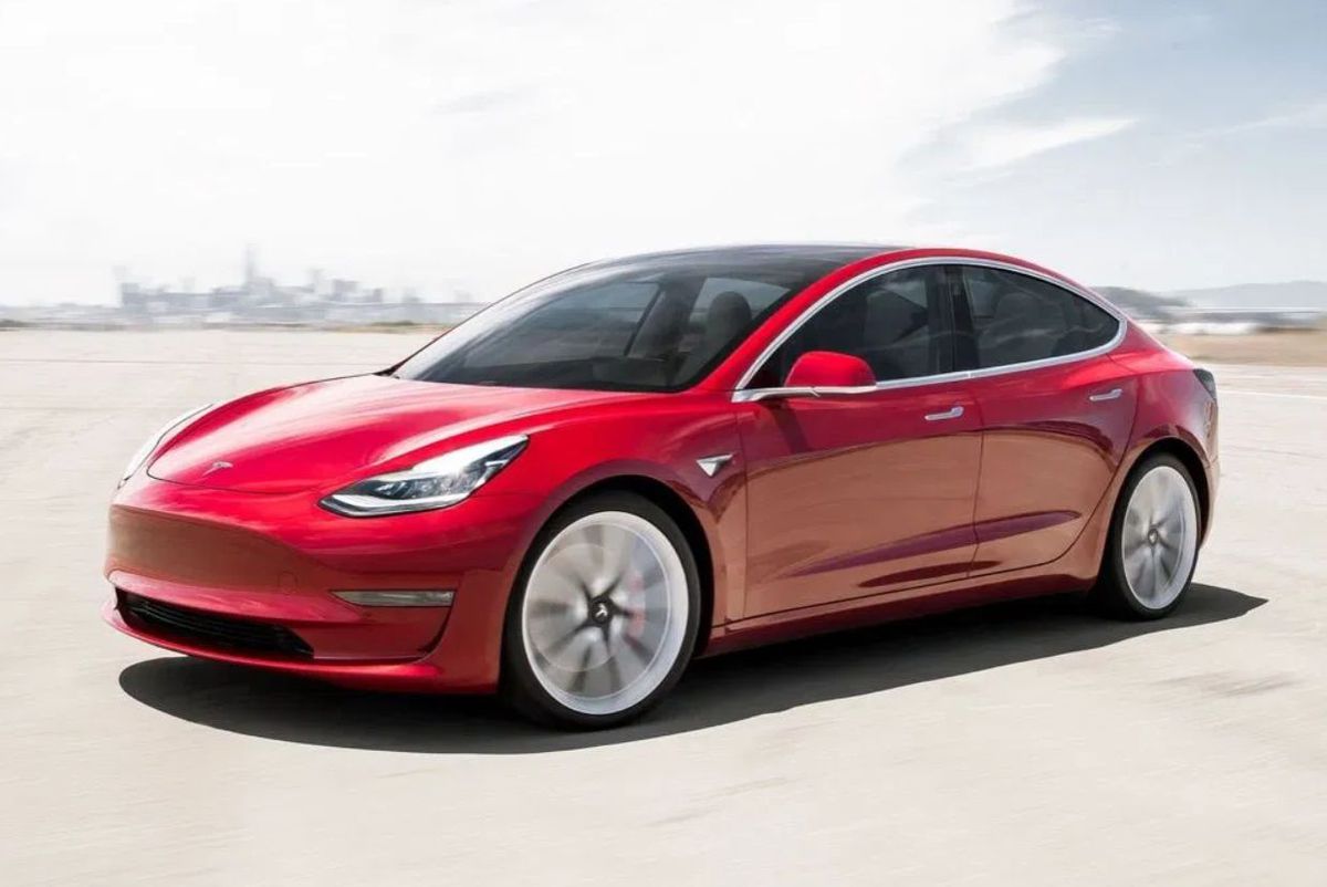 Tesla vine în România: va deschide un centru de vânzări și în București