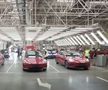VIDEO&FOTO Imagini spectaculoase: cum e produs de opt roboți „crucișătorul extraterestru”, noul model de automobil Tesla
