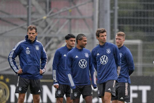 Flick nu a debutat încă pe banca Germaniei, dar la nemți sunt deja tensiuni: Reus vs Bayern // sursă foto: Imago