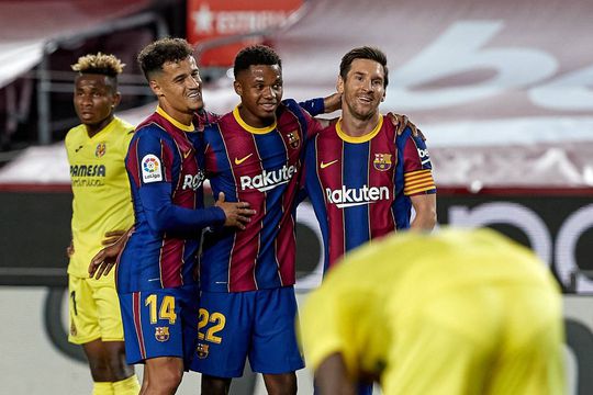 Ansu Fati (centru) va prelua numărul 10 la Barcelona